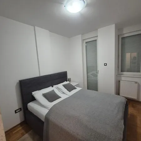 Urban Nest アパート *