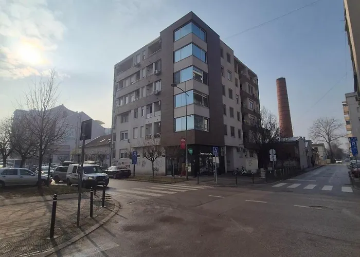 Urban Nest アパート *